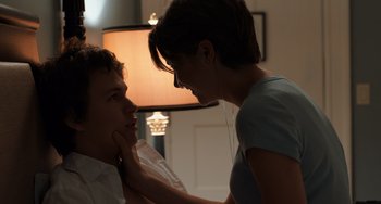 Movie still from “The Fault in Our Stars” (2014), directed by Josh Boone – A man and a woman looking at each other; Close Up shot, Over the shoulder angle