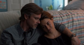 Movie still from “The Fault in Our Stars” (2014), directed by Josh Boone – A man and a woman sitting next to each other on a bed; Close Up shot, Over the shoulder angle