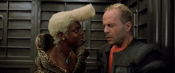 Movie still from “The Fifth Element” (1997), directed by Luc Besson – A man and a woman are talking to each other; Close Up shot, Over the shoulder angle