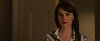 Movie still from “The Gentlemen” (2019), directed by Guy Ritchie – A person wearing a striped shirt; Close Up shot, Over the shoulder angle