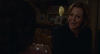 Movie still from “The Good House” (2021), directed by Maya Forbes – A woman sitting on a couch in front of another woman; Close Up shot, Over the shoulder angle