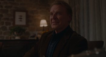 Movie still from “The Good House” (2021), directed by Maya Forbes – A person sitting in a room; Close Up shot, Over the shoulder angle