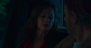 Movie still from “The Good House” (2021), directed by Maya Forbes – A woman is sitting in front of another woman; Close Up shot, Over the shoulder angle