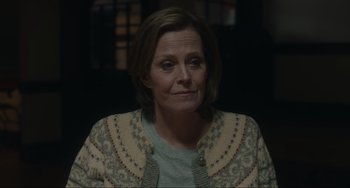 Movie still from “The Good House” (2021), directed by Maya Forbes – A person sitting in a room; Close Up shot, Over the shoulder angle