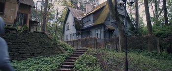 Movie still from “The Good Neighbor” (2022), directed by Stephan Rick – An old house in the middle of a forest; Wide shot, High angle