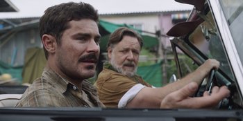 Movie still from “The Greatest Beer Run Ever” (2022), directed by Peter Farrelly – Two men are sitting in the back of a car; Close Up shot, Over the shoulder angle