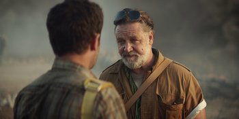 Movie still from “The Greatest Beer Run Ever” (2022), directed by Peter Farrelly – A man with a beard talking to another man wearing sunglasses; Close Up shot, Over the shoulder angle
