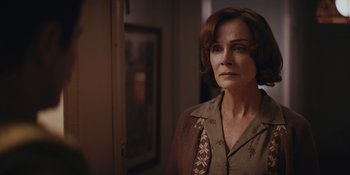 Movie still from “The Greatest Beer Run Ever” (2022), directed by Peter Farrelly – An older woman standing in front of a mirror; Close Up shot, Over the shoulder angle