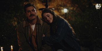 Movie still from “The Greatest Beer Run Ever” (2022), directed by Peter Farrelly – A man and a woman sitting next to each other on a bench; Medium shot, Over the shoulder angle