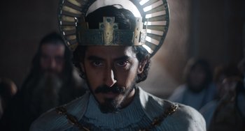 Movie still from “The Green Knight” (2021), directed by David Lowery – A person wearing a crown; Close Up shot, Low angle