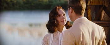 Movie still from “Death on the Nile” (2022), directed by Kenneth Branagh – A man and a woman standing next to a body of water; Close Up shot, Over the shoulder angle