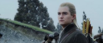 Movie still from “The Hobbit: The Battle of the Five Armies” (2014), directed by Peter Jackson – A man with blonde hair and a beard is standing in front of a tree; Close Up shot, Over the shoulder angle