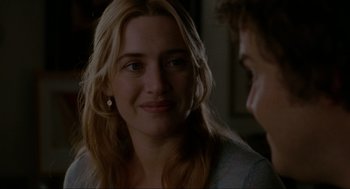 Movie still from “The Holiday” (2006), directed by Nancy Meyers – A young woman smiles at a young man in front of a mirror; Close Up shot, Over the shoulder angle