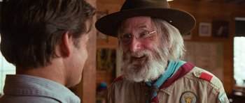 Movie still from “Diary of a Wimpy Kid: Dog Days” (2012), directed by David Bowers – An older man wearing a hat and glasses talking to a younger man; Close Up shot, Over the shoulder angle