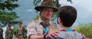 Movie still from “Diary of a Wimpy Kid: Dog Days” (2012), directed by David Bowers – A man in a brown hat and a brown tie; Close Up shot, Over the shoulder angle