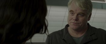 Movie still from “The Hunger Games: Mockingjay - Part 2” (2015), directed by Francis Lawrence – A man and a woman are talking to each other; Close Up shot, Over the shoulder angle