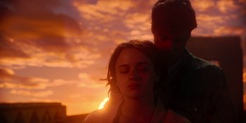 Movie still from “The In Between” (2022), directed by Arie Posin – A man and a woman in front of a sunset; Close Up shot, Over the shoulder angle