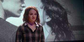 Movie still from “The In Between” (2022), directed by Arie Posin – A woman standing in front of a picture of a woman; Close Up shot, Over the shoulder angle