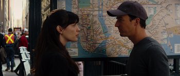 Movie still from “The Incredible Hulk” (2008), directed by Louis Leterrier – A man and a woman are talking in front of a map of new york city; Close Up shot, Over the shoulder angle