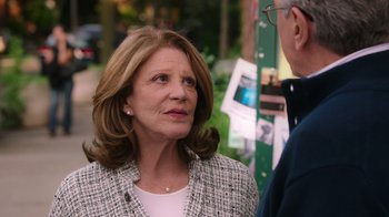 Movie still from “The Intern” (2015), directed by Nancy Meyers – An older woman talking to an older man outside; Close Up shot, Over the shoulder angle