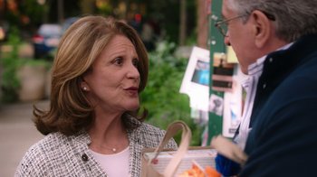 Movie still from “The Intern” (2015), directed by Nancy Meyers – A woman talking to a man holding a bag of food; Close Up shot, Over the shoulder angle