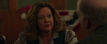 Movie still from “The Kitchen” (2019), directed by Andrea Berloff – A person sitting in a room; Close Up shot, Over the shoulder angle