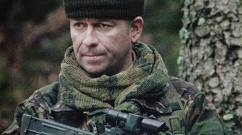 Movie still from “Dog Soldiers” (2002), directed by Neil Marshall – Medium shot, Low angle