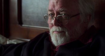 Movie still from “The Lost World: Jurassic Park” (1997), directed by Steven Spielberg – An older man with a beard and glasses; Close Up shot, Low angle