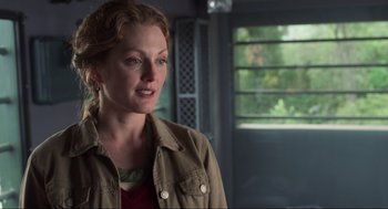 Movie still from “The Lost World: Jurassic Park” (1997), directed by Steven Spielberg – A person standing in a room; Close Up shot, Over the shoulder angle