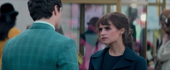 Movie still from “The Man from U.N.C.L.E.” (2015), directed by Guy Ritchie – A man and a woman standing next to each other in front of a building; Close Up shot, Over the shoulder angle