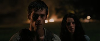 Movie still from “The Maze Runner” (2014), directed by Wes Ball – A man and a woman standing next to each other in the dark; Close Up shot, Over the shoulder angle