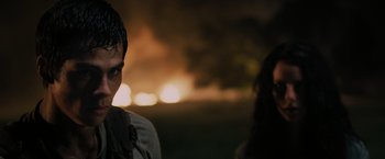 Movie still from “The Maze Runner” (2014), directed by Wes Ball – A man and a woman standing next to each other in a field; Close Up shot, Over the shoulder angle