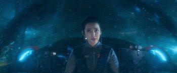 Movie still from “The Meg” (2018), directed by Jon Turteltaub – A woman is sitting in a car in the dark; Close Up shot, Over the shoulder angle