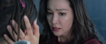 Movie still from “The Meg” (2018), directed by Jon Turteltaub – A person looking at a cell phone; Close Up shot, Over the shoulder angle