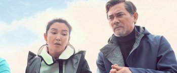 Movie still from “The Meg” (2018), directed by Jon Turteltaub – A man and a woman standing next to each other; Medium shot, Low angle