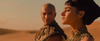 Movie still from “The Mummy” (2017), directed by Alex Kurtzman – A man and a woman standing next to each other in the desert; Close Up shot, Over the shoulder angle