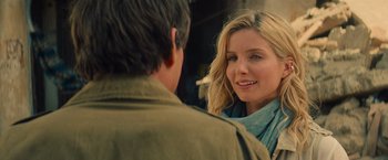 Movie still from “The Mummy” (2017), directed by Alex Kurtzman – A man and a woman talking to each other; Close Up shot, Over the shoulder angle