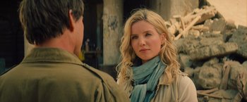 Movie still from “The Mummy” (2017), directed by Alex Kurtzman – A woman wearing a blue scarf is talking to a man; Close Up shot, Over the shoulder angle