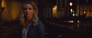 Movie still from “The Mummy” (2017), directed by Alex Kurtzman – A woman is standing in a dark room; Close Up shot, Over the shoulder angle