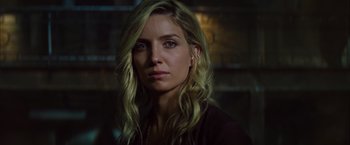 Movie still from “The Mummy” (2017), directed by Alex Kurtzman – A woman with long blonde wavy hair wearing a black shirt; Close Up shot, Over the shoulder angle