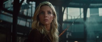 Movie still from “The Mummy” (2017), directed by Alex Kurtzman – A person with long blonde hair; Close Up shot, Low angle