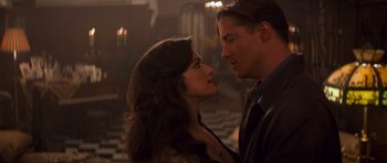 Movie still from “The Mummy Returns” (2001), directed by Stephen Sommers – A man and a woman standing next to each other; Close Up shot, Over the shoulder angle