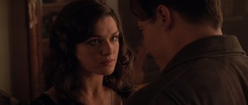 Movie still from “The Mummy Returns” (2001), directed by Stephen Sommers – A man and a woman looking at one another; Close Up shot, Over the shoulder angle