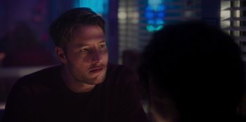 Movie still from “The Noel Diary” (2022), directed by Charles Shyer – A man sitting in front of a woman in front of a window; Close Up shot, Over the shoulder angle