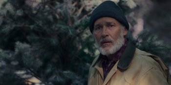 Movie still from “The Noel Diary” (2022), directed by Charles Shyer – An old man with a beard wearing a hat and jacket; Close Up shot, High angle