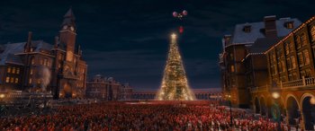 Movie still from “The Polar Express” (2004), directed by Robert Zemeckis – A crowd of people standing in front of a large christmas tree; Extreme Wide shot, Low angle