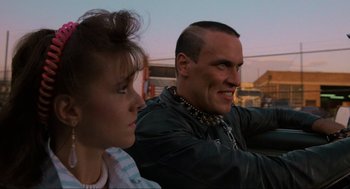 Movie still from “The Return of the Living Dead” (1985), directed by Dan O'Bannon – A man and a woman sitting next to each other; Close Up shot, Over the shoulder angle