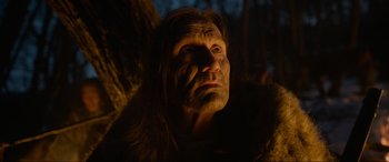 Movie still from “The Revenant” (2015), directed by Alejandro G. Iñárritu – A man with long brown hair and a beard is looking up; Close Up shot, Low angle