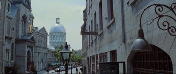 Movie still from “The Score” (2001), directed by Frank Oz – A view of a city street with a building in the background; Extreme Wide shot, Low angle