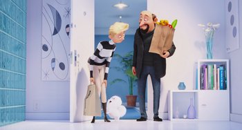 Movie still from “The Secret Life of Pets” (2016), directed by Chris Renaud – A man and a woman standing next to each other holding a bag; Medium shot, Over the shoulder angle